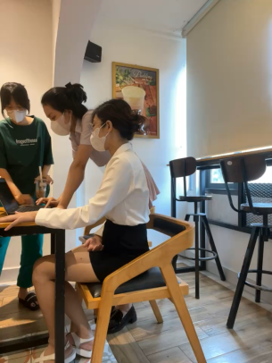 cuối tuần 2 em gái rủ nhau ra quán nước show - hayko.pro